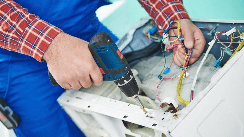 Erenler Daikin Daikin çamaşır makinesi kart tamiri – Su almama arızası orijinal parça ile giderildi. - Teknik servis örneği